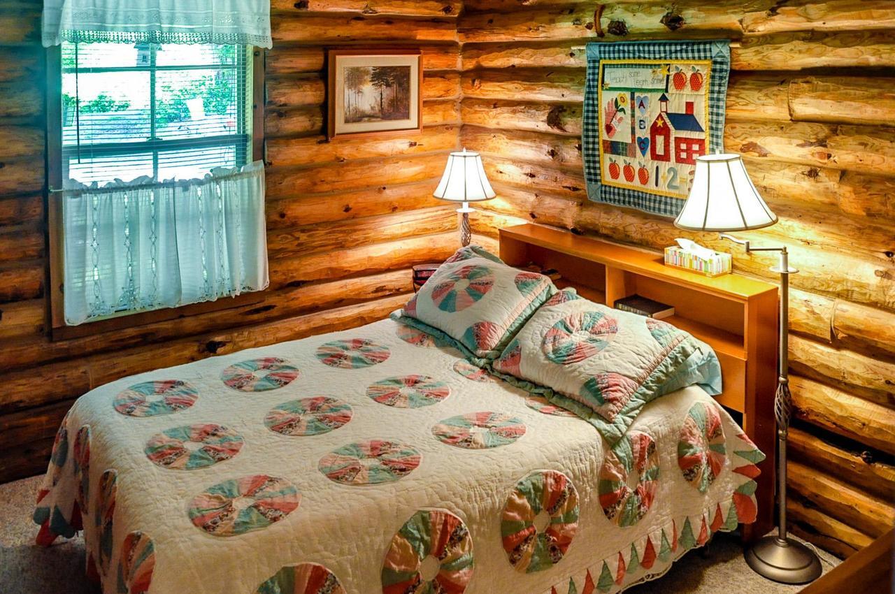Log Home On Lopez-Spencer Spit Port Stanley Exterior photo