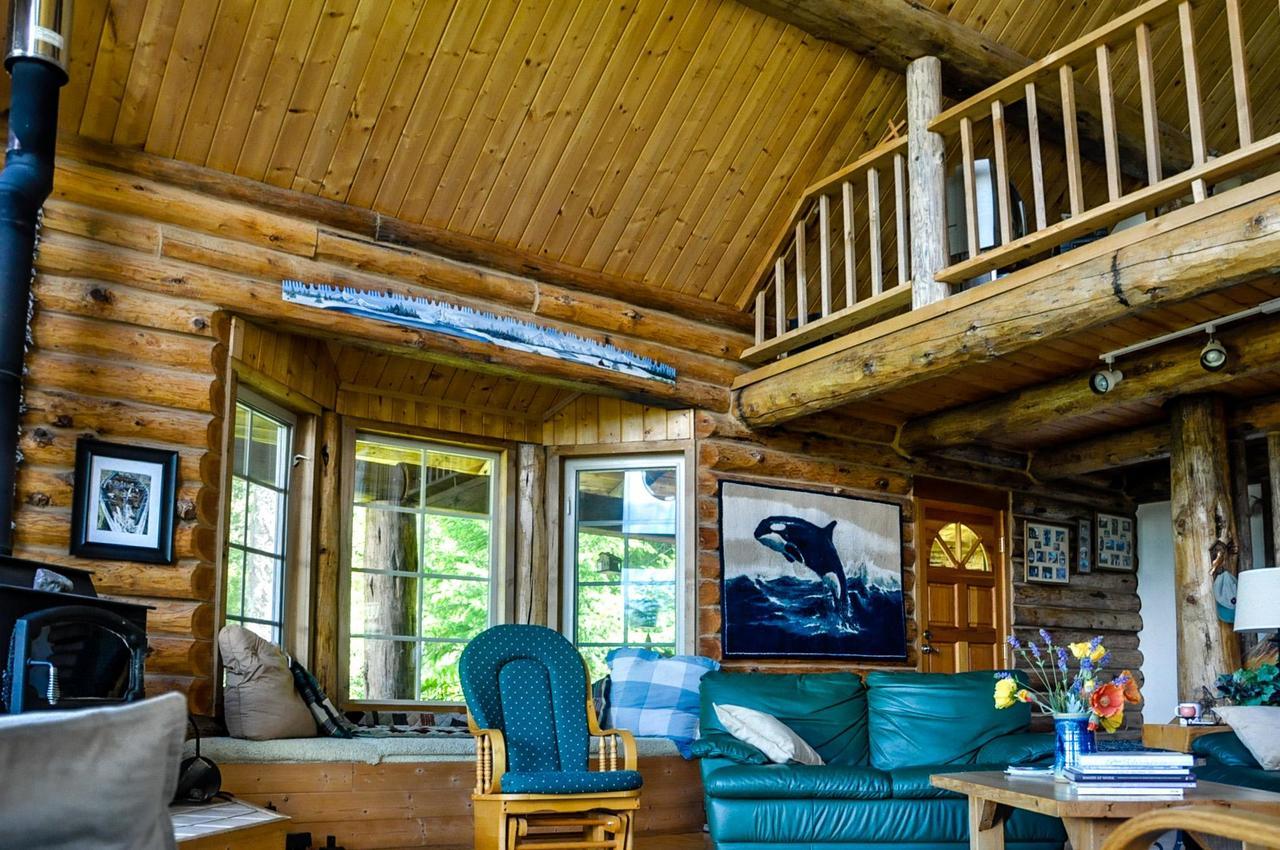Log Home On Lopez-Spencer Spit Port Stanley Exterior photo